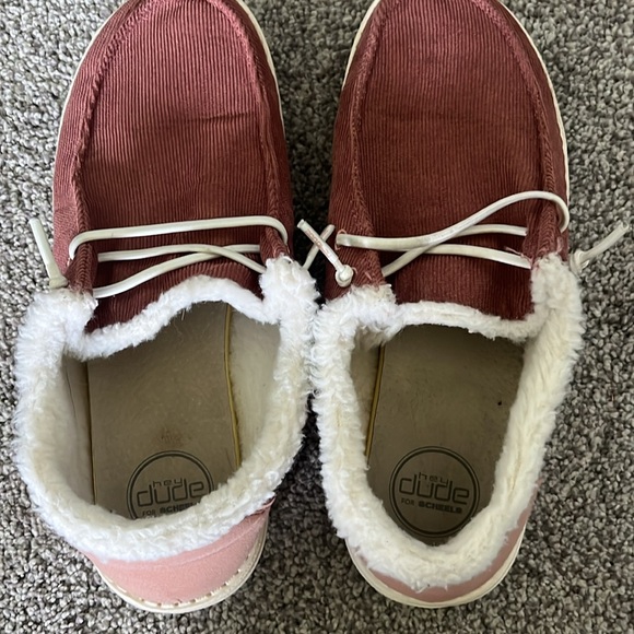 Women’s Hey Dude corduroy rose snowfall size 9